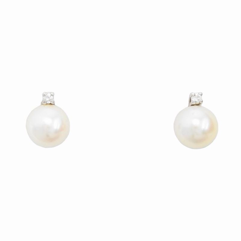 Orecchini in Oro Bianco con Diamanti e Perle Coltivate