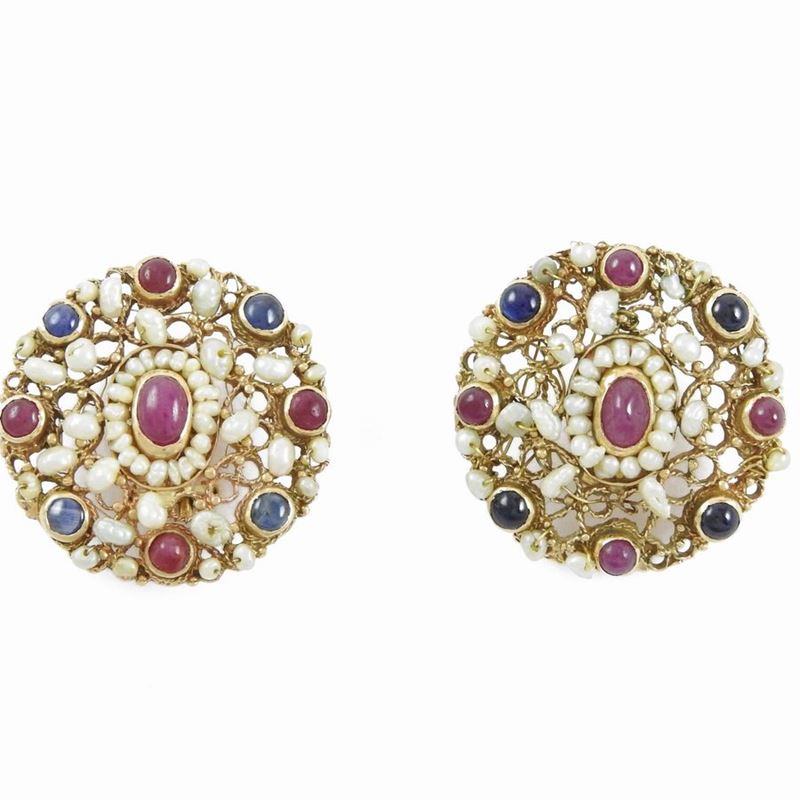 Orecchini in Oro Rosa 500/1000 con Rubini, Zaffiri e Perle