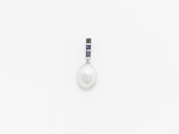 White gold pendant with sapphires and baroque pearl