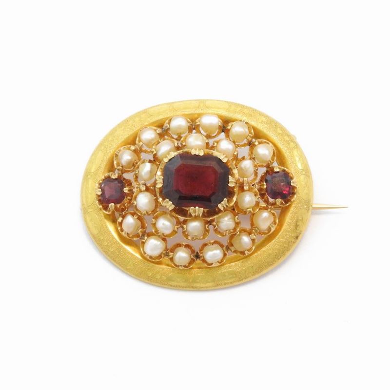 Spilla in Oro Giallo con Granati e Perle