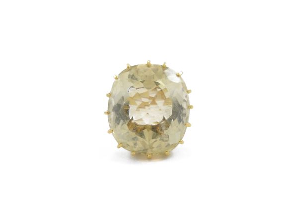 Yellow gold ring with ciitrine quartz
