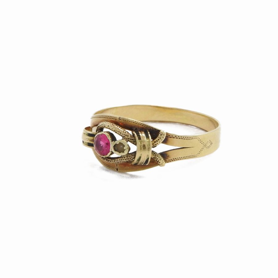 Due Anelli e Due Spille in Oro a Basso Titolo e Argento con Gemme Sintetiche e Semipreziose