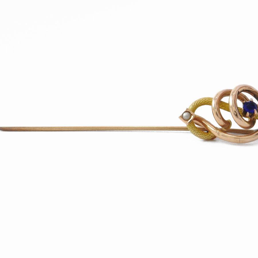 Due Anelli e Due Spille in Oro a Basso Titolo e Argento con Gemme Sintetiche e Semipreziose