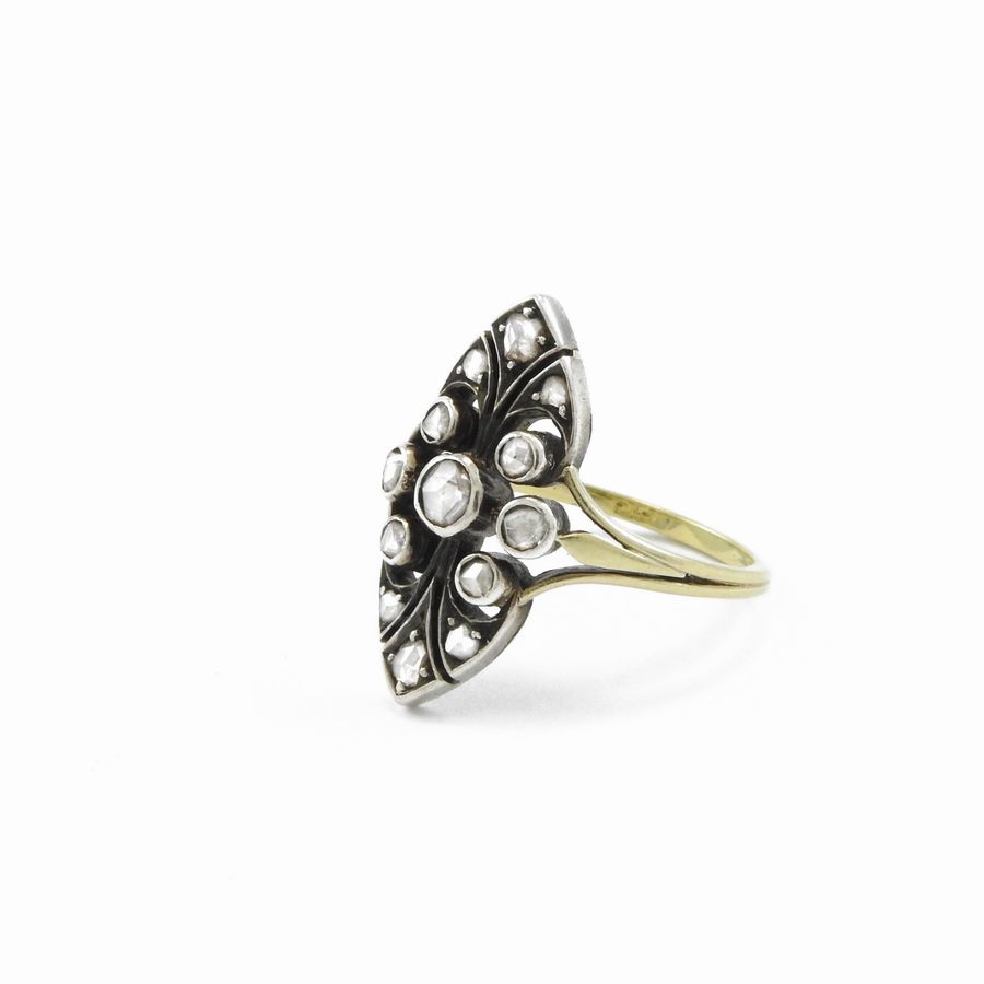 Tre Anelli in Oro Bianco e Oro Giallo con Diamanti, Perla e Corindoni Sintetici