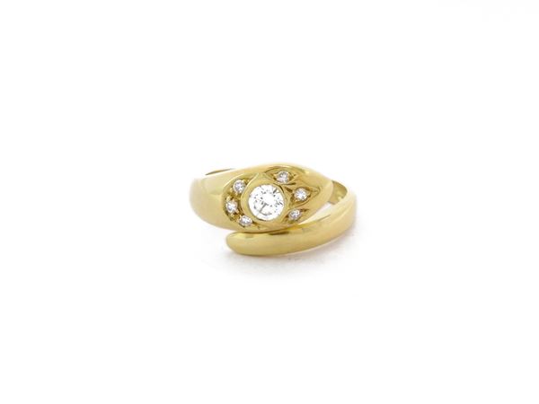 Yellow gold pinky animalier ring with diamonds