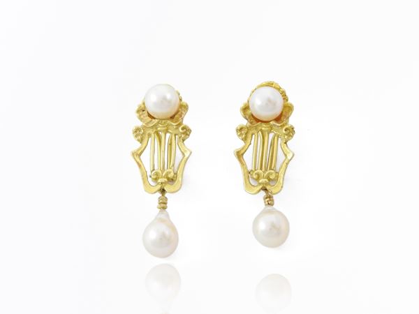 Yellow gold pendant earrings with cultured pearls