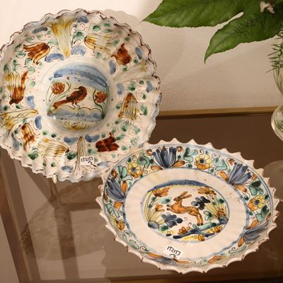 Due Crespine in Maiolica