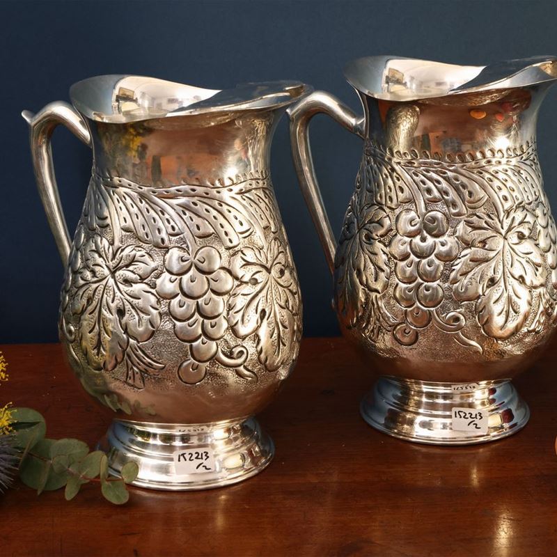 Coppia di Caraffe da Vino in Metallo Argentato