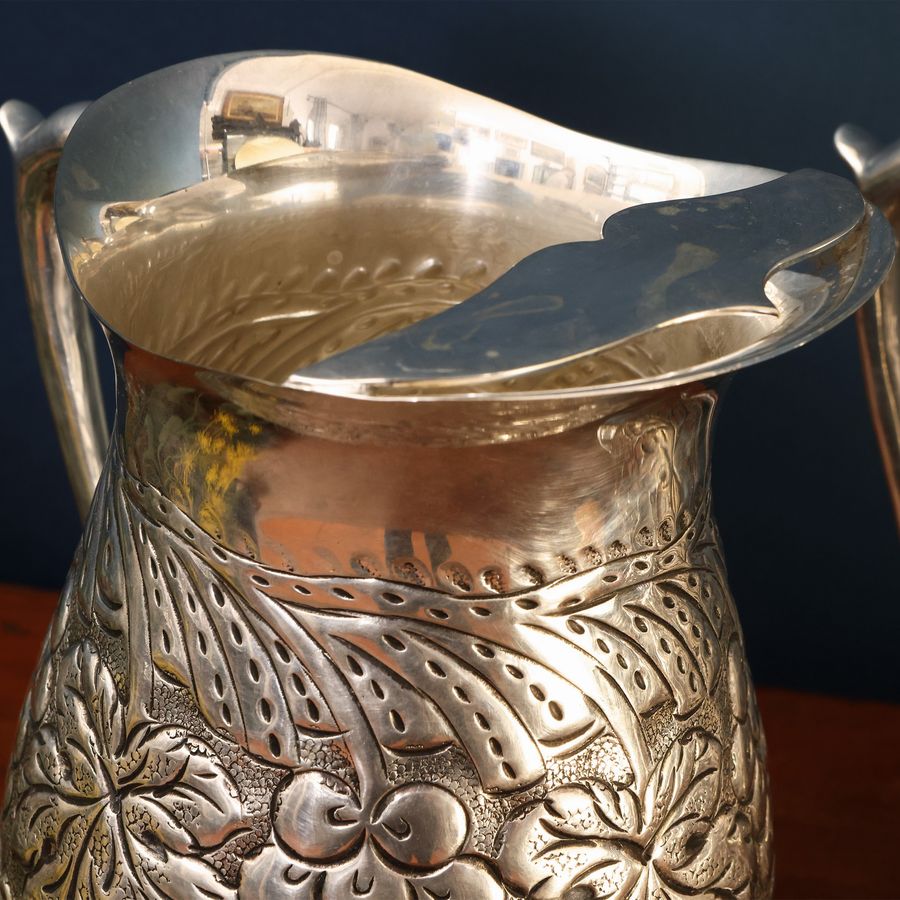 Coppia di Caraffe da Vino in Metallo Argentato
