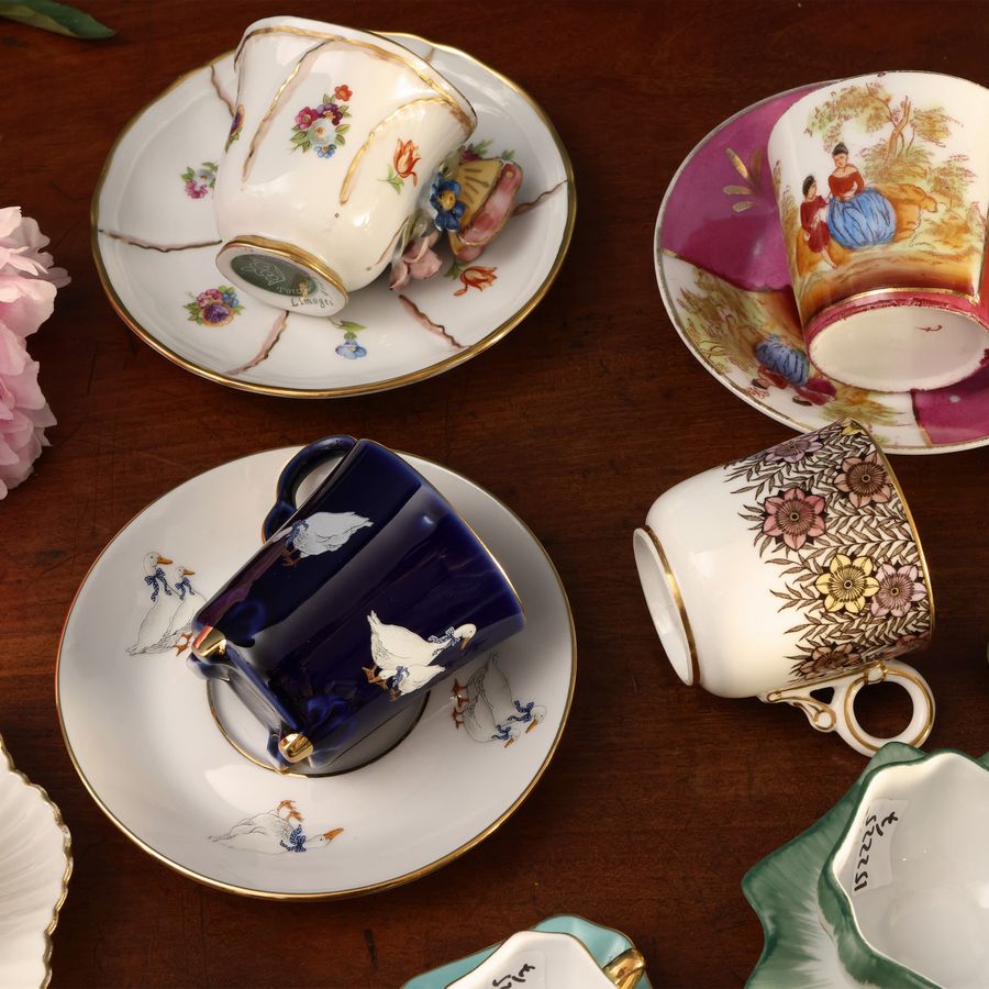 Sette Tazzine in Porcellana da Collezione