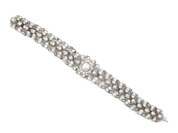White gold bracelet with diamonds and cultured pearl