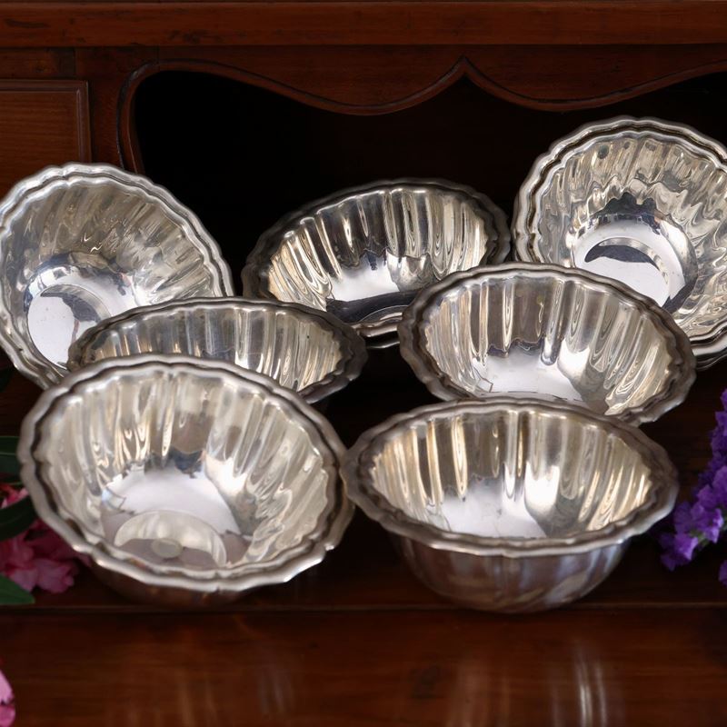 Serie di dodici coppette in argento