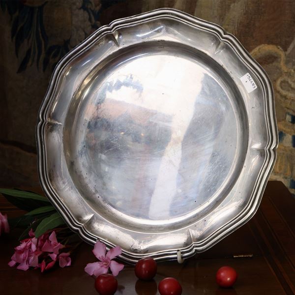 Grande piatto in argento  - Asta Una villa fiorentina Arredi e Dipinti Antichi. Arte Contemporanea - Maison Bibelot - Casa d'Aste Firenze - Milano