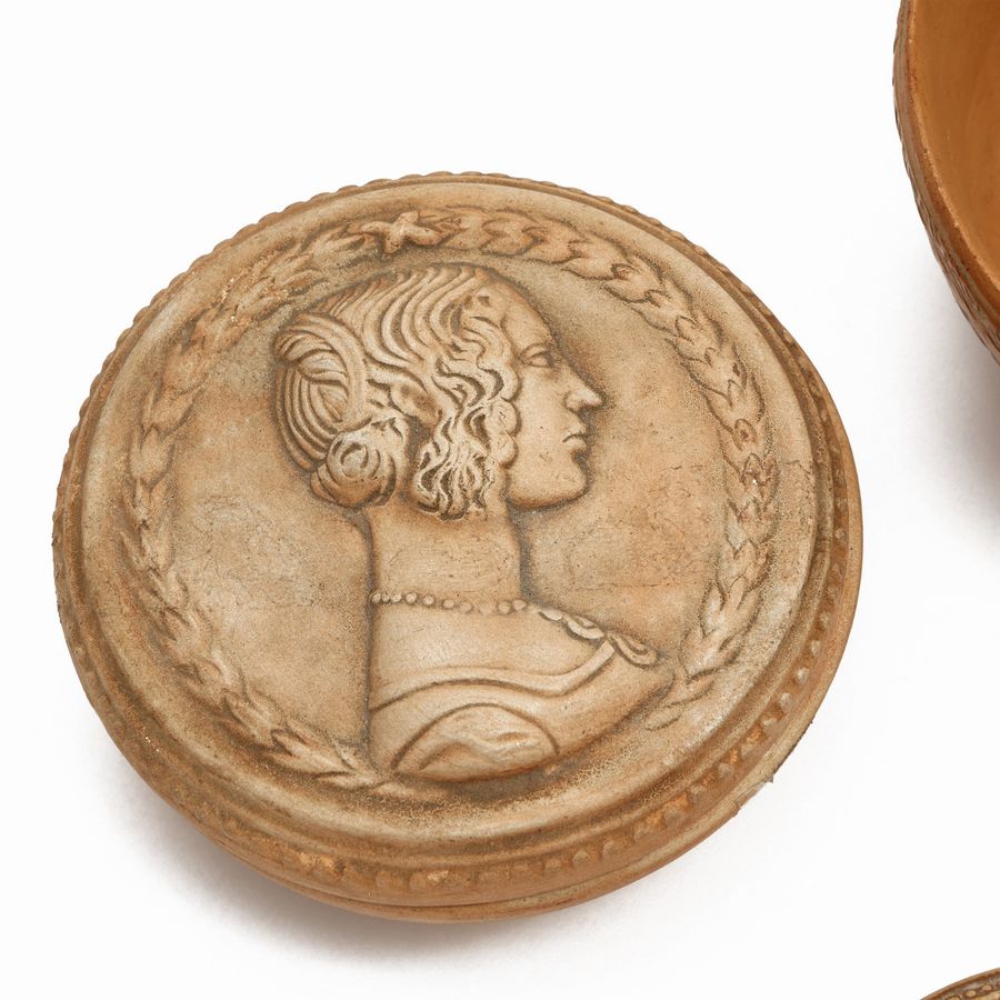 Lotto di Accessori in Terracotta di Signa