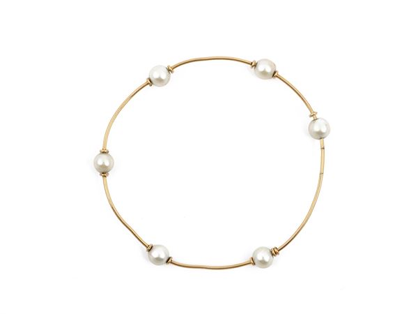 Yellow gold bracelet with cultured pearls