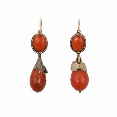 Orecchini Pendenti in Oro a Basso Titolo con Corallo Rosso Arancio