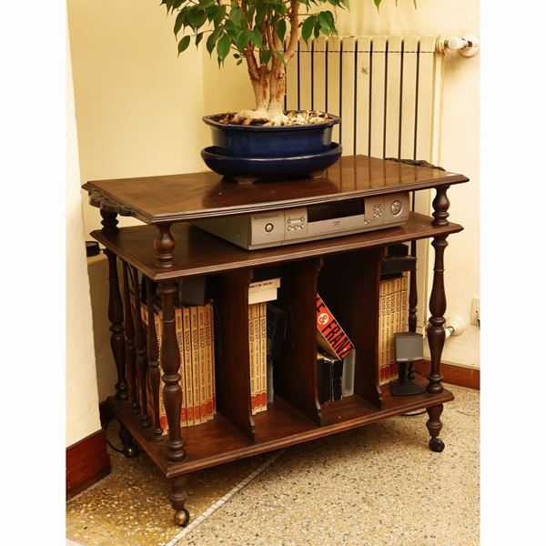 Étagère di servizio in noce  (prima metà del XX secolo)  - Asta Due collezioni pisane - Maison Bibelot - Casa d'Aste Firenze - Milano