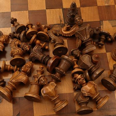 Scacchi in Noce e Legno di Bosso