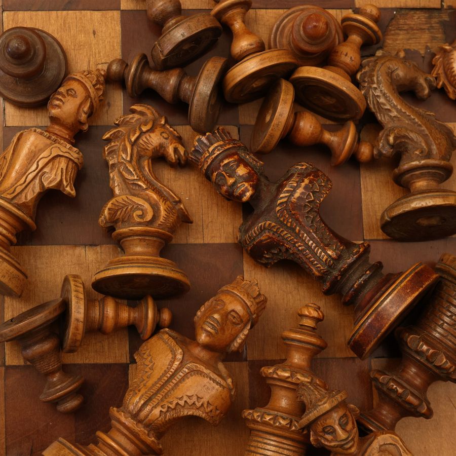 Scacchi in Noce e Legno di Bosso