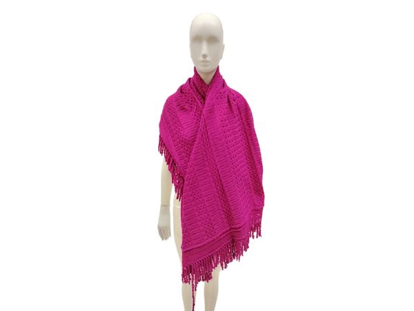 Ken Scott, fuchsia knit shawl