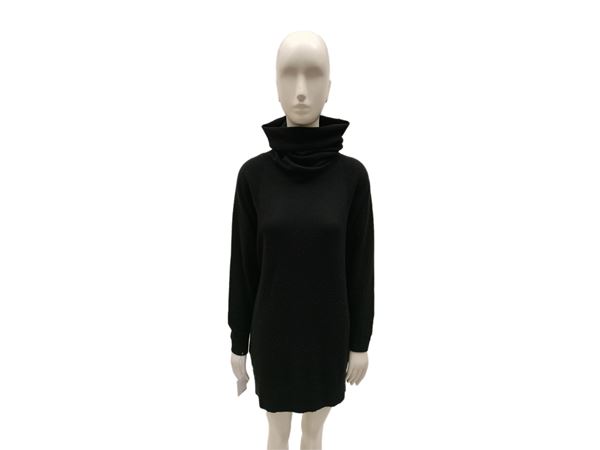 Diane Von Furstemberg, long black cashmere sweater
