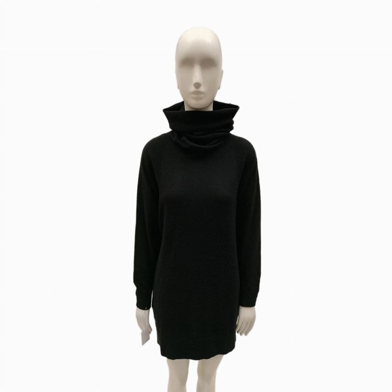 Diane Von Furstemberg, lunga maglia in cachemire nero