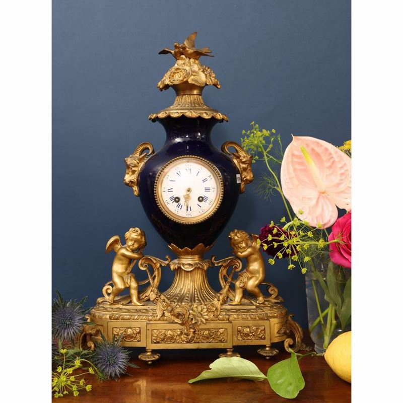 Orologio da Tavolo in Bronzo Dorato e Porcellana Blu