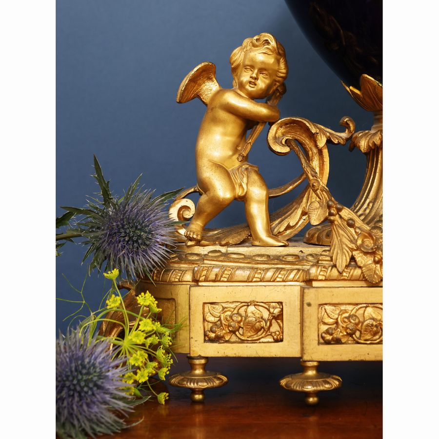 Orologio da Tavolo in Bronzo Dorato e Porcellana Blu
