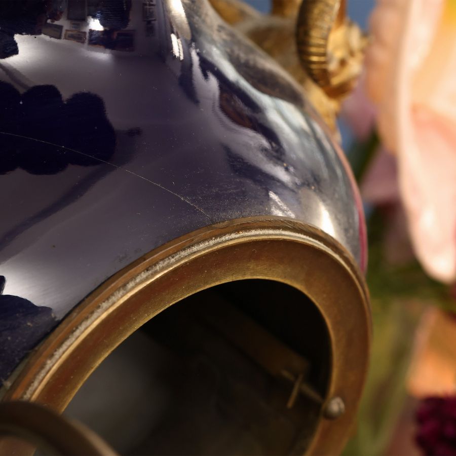 Orologio da Tavolo in Bronzo Dorato e Porcellana Blu