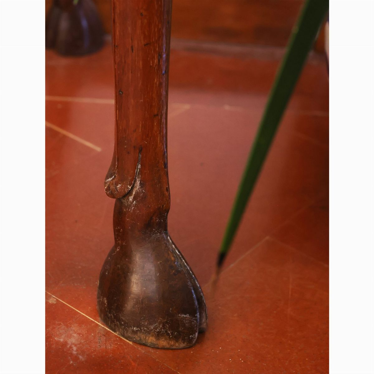 Piccola console in noce