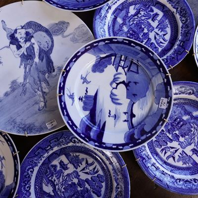 Nove Piatti Decorativi in Ceramica