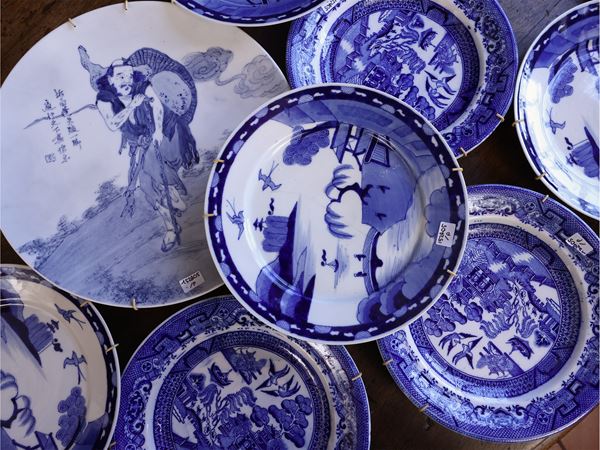 Nove piatti decorativi in ceramica