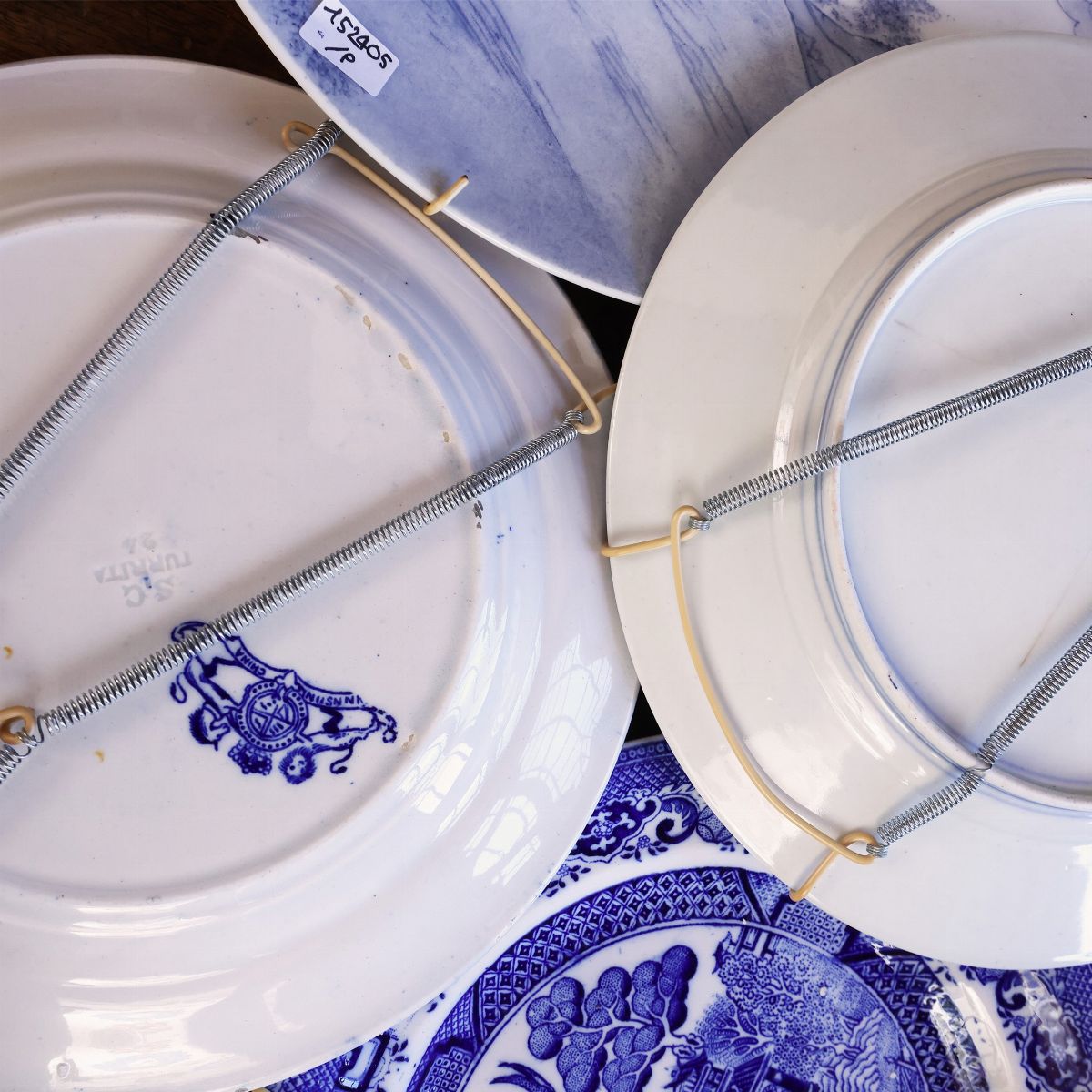 Nove Piatti Decorativi in Ceramica