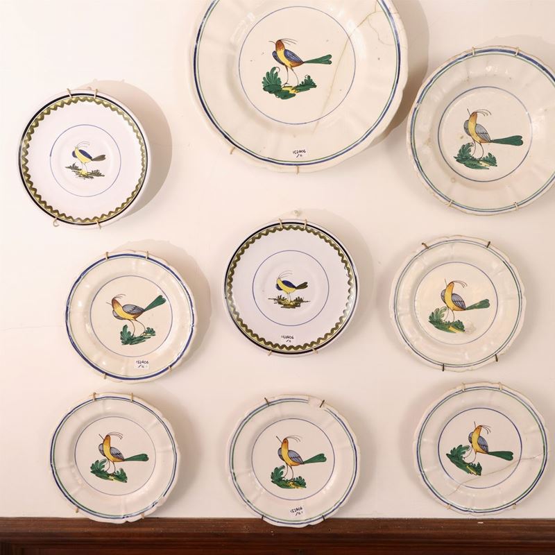 Undici Piatti Decorativi in Terraglia