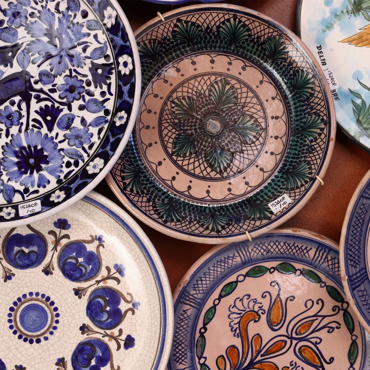 Nove Piatti Decorativi in Ceramica