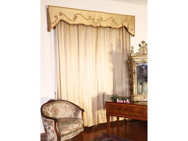 Curtain for three windows in gold satin