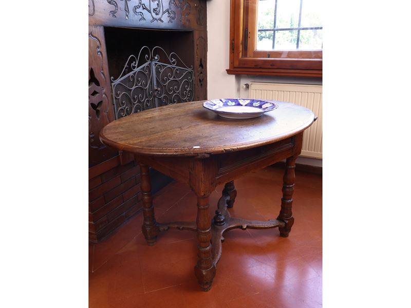 Tavolo rustico in noce