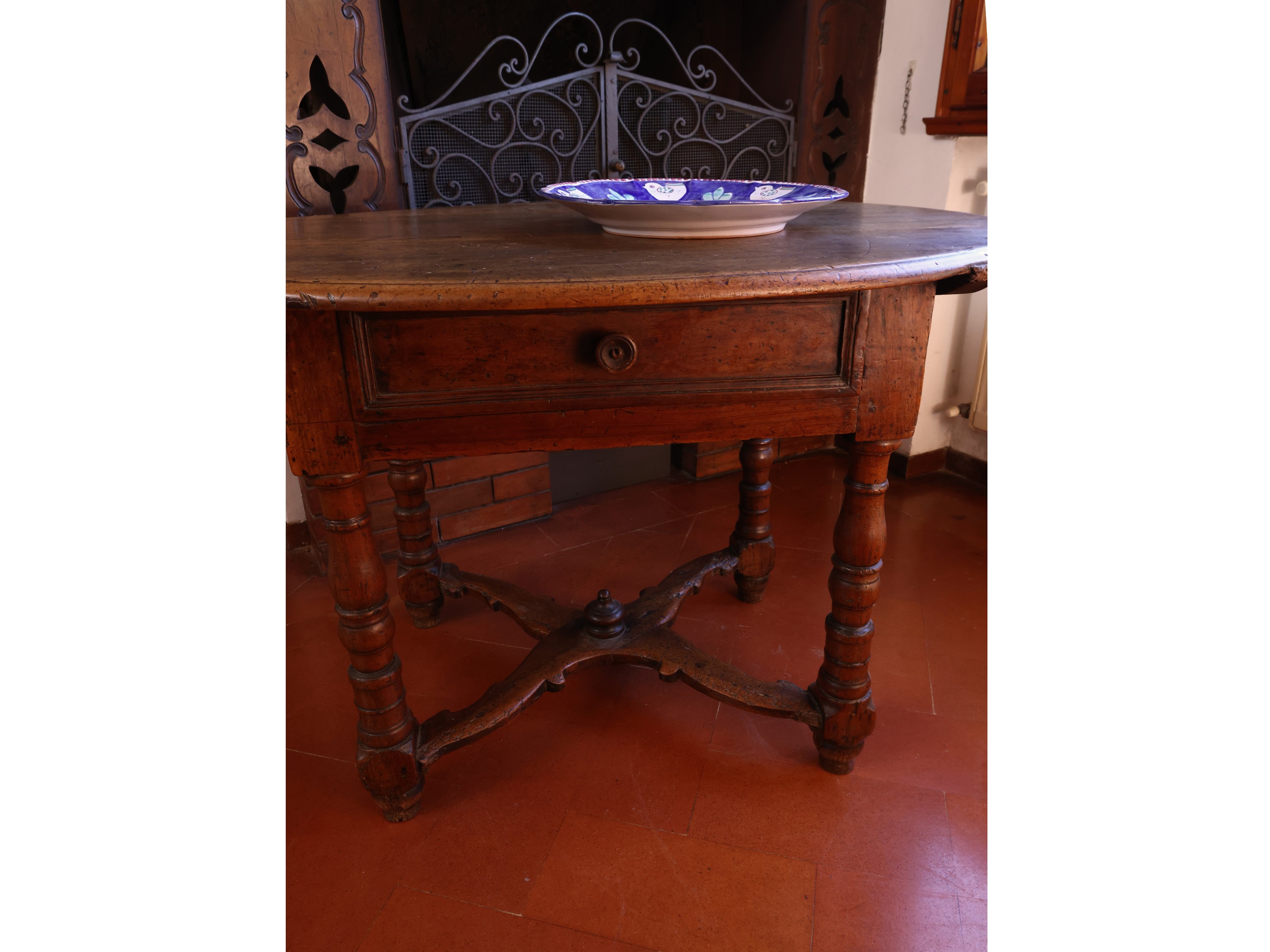 Tavolo rustico in noce