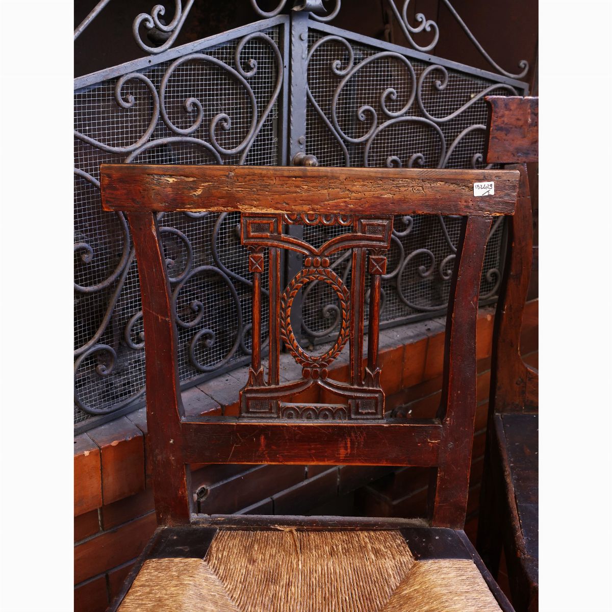 Due sedie campagnole in noce