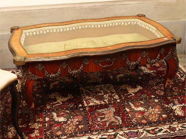 Tavolino teca per collezioni impiallacciato in legno di rosa