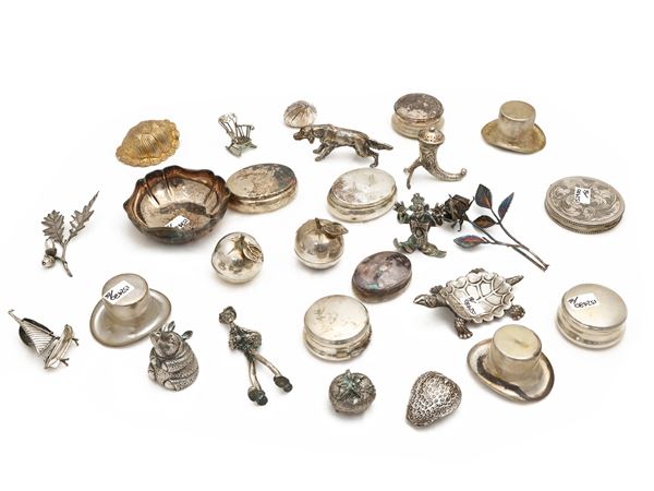 Miscellaneous silver trinkets