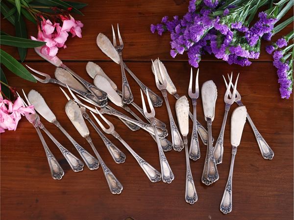 Set of small silver cutlery for shellfish