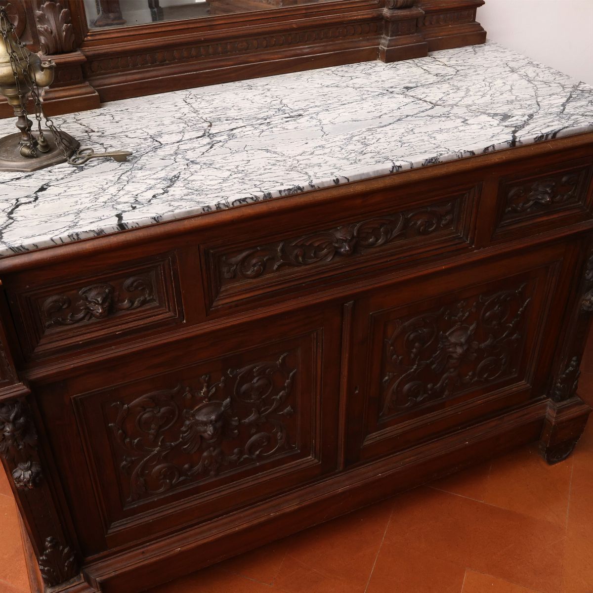 Toilette da centro in noce