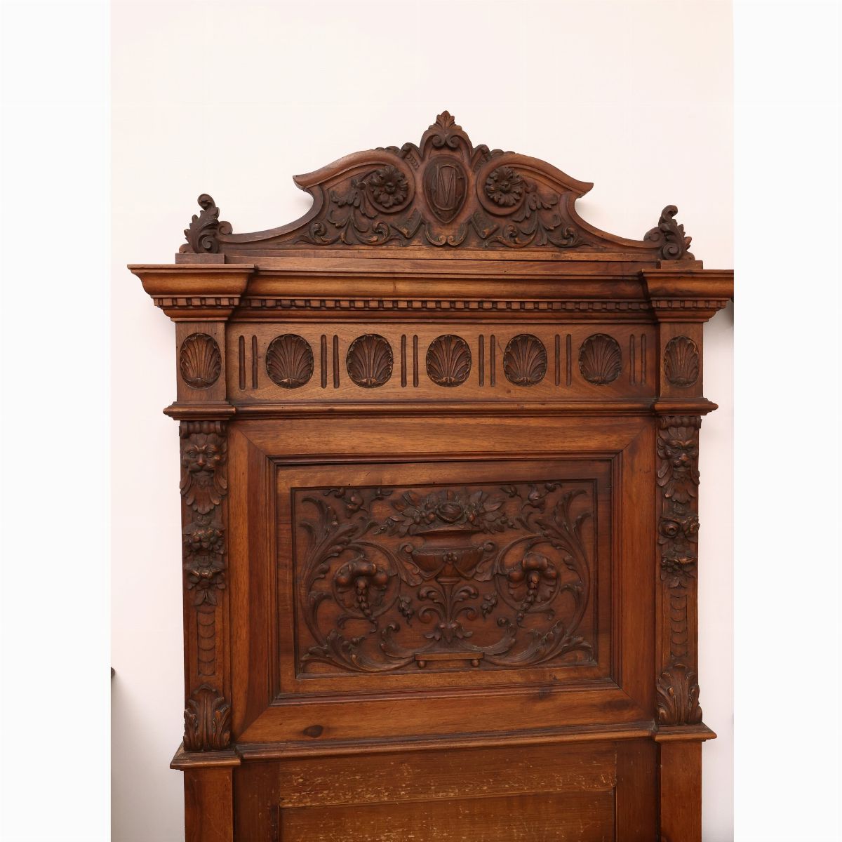 Coppia di letti singoli in noce