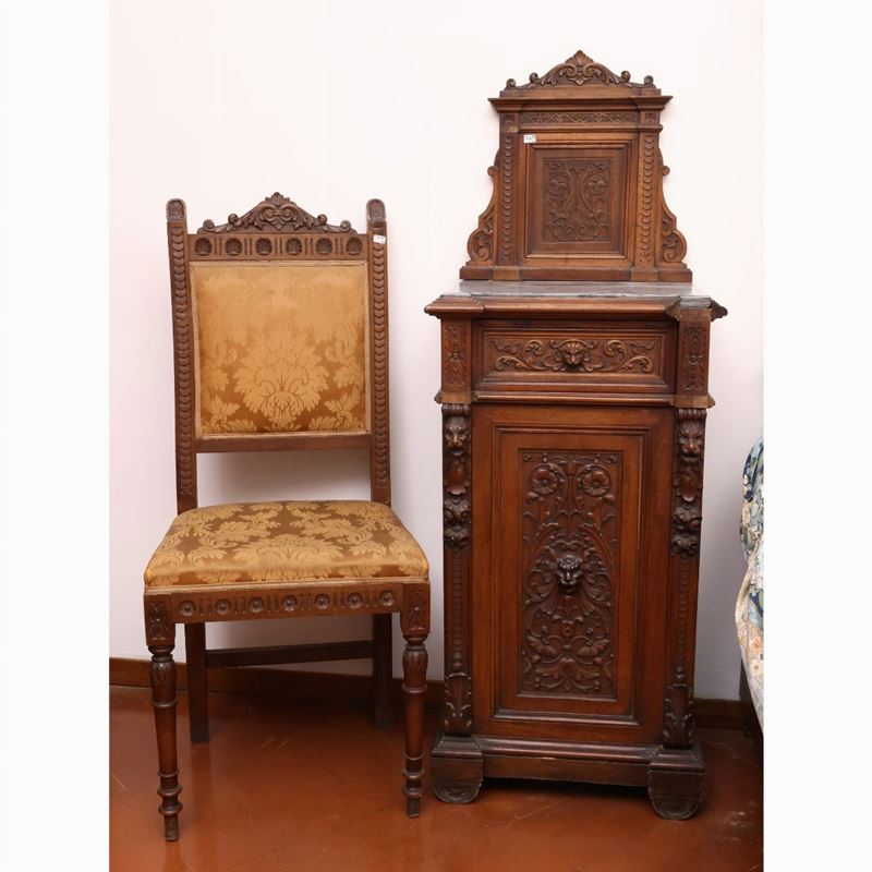 Coppia di comodini in noce