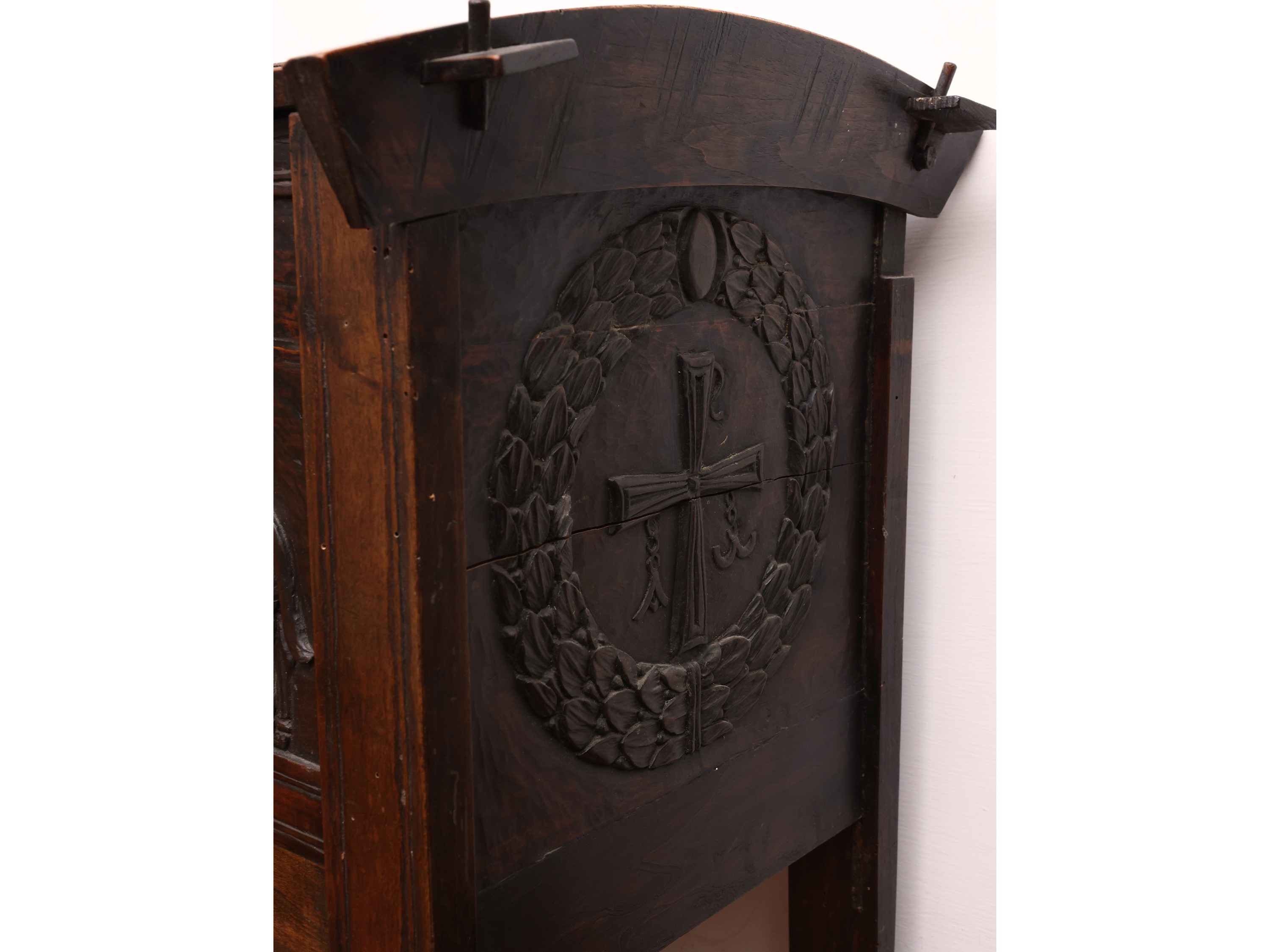 Piccola Cassa Rustica Esotica in Legno Tenero