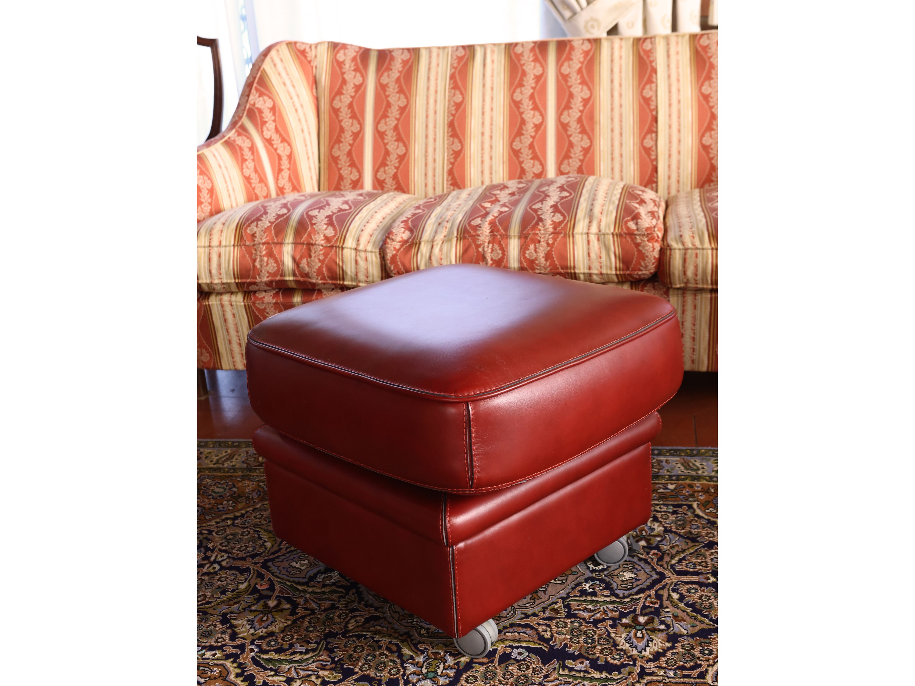Pouff Rivestito in Pelle Ecologica Bordeaux