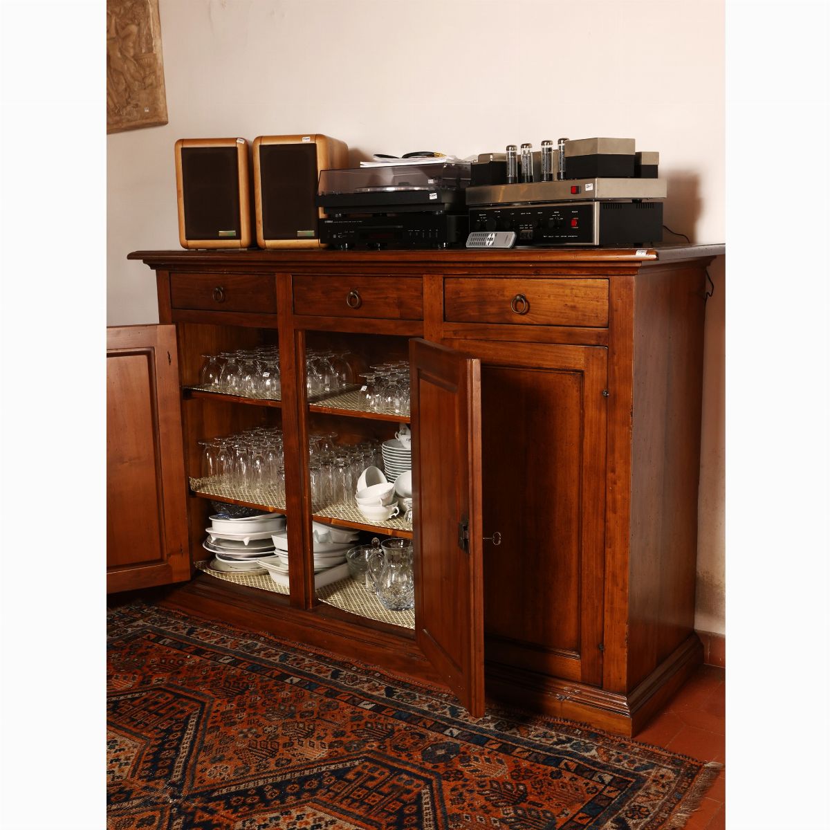Credenza Rustica in Noce e Altre Essenze