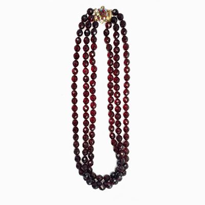 Collana a Tre Fili Color Granato