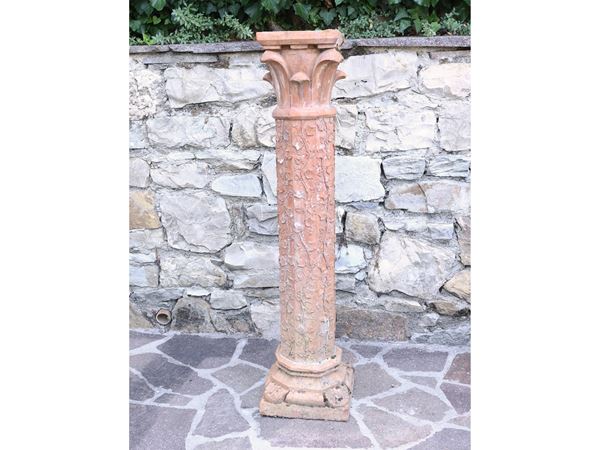 Terracotta vase holder column
